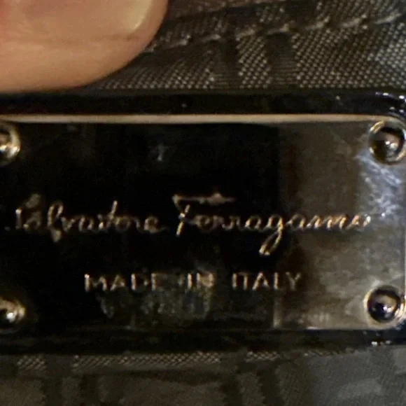 Salvatore Ferragamo patent leather tote bag in excellent condition hardly used - Picture 6 of 6